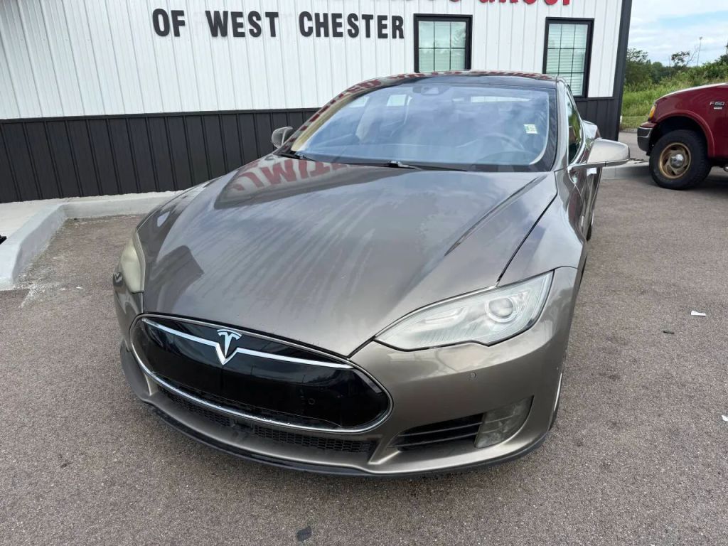 tesla model s 2015 5YJSA1S24FF092704 image tesla model s 2015 5YJSA1S24FF092704 image